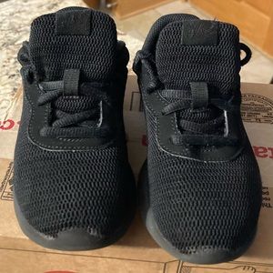 Triple black Nike tanjuan size13c (Unisex)